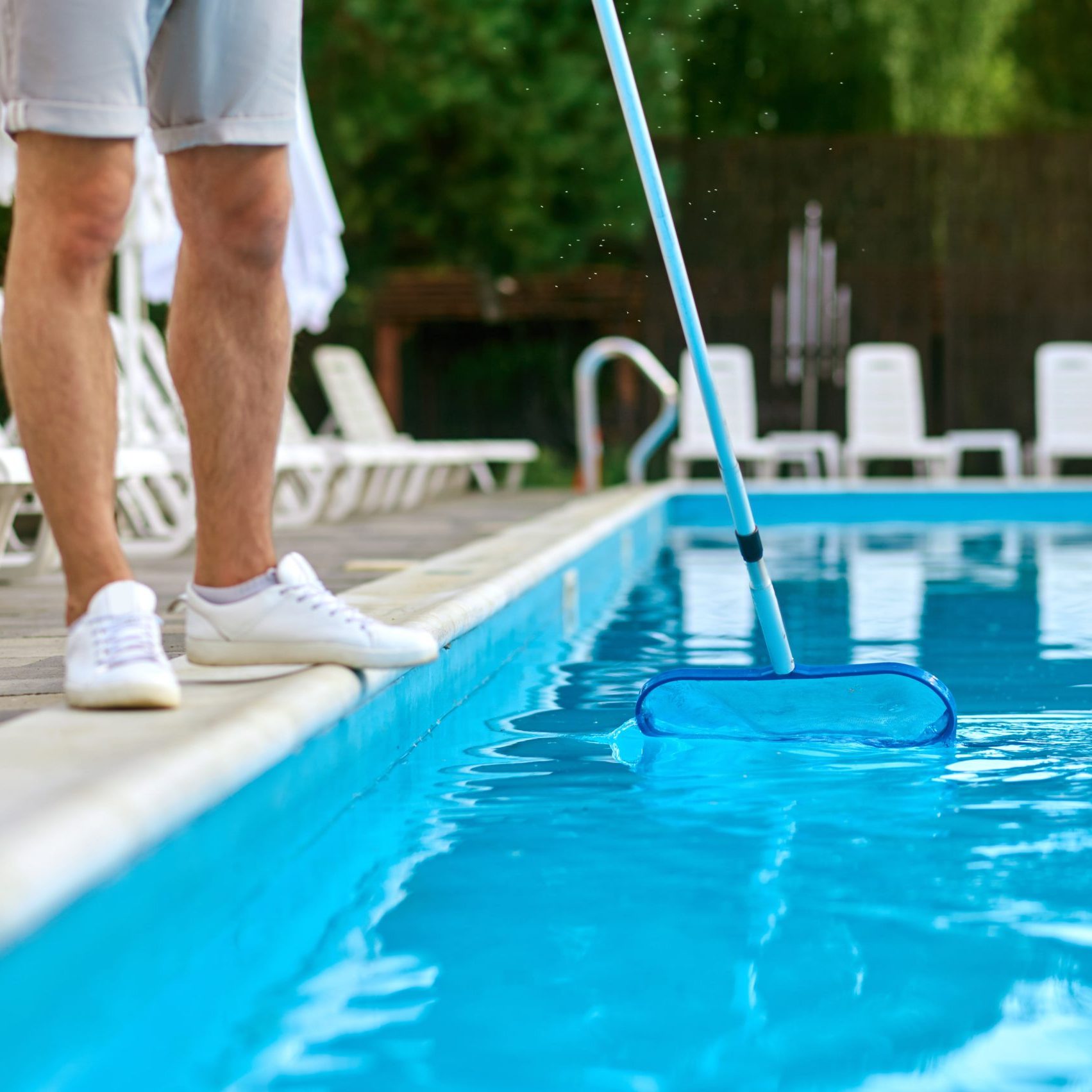 cleaning-pool-service-person-cleaning-swimming-pool-looking-busy (1) cleaning-pool-service-person-cleaning-swimming-pool-looking-busy (1)